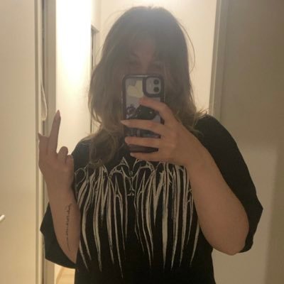 YliEm9's profile picture. .rp.d’une.2001.dépressive.depuis.2015. ~🧚🏼‍♀️~