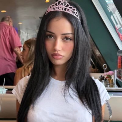 lovewrldsx's profile picture. — All i see is what i should be … ⭑𓂃