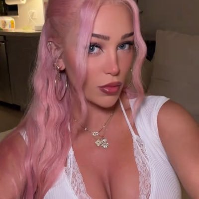 lucy_xibadenes's profile picture. Sweet, genuine & looking for someone real 💕 I’m down for fun