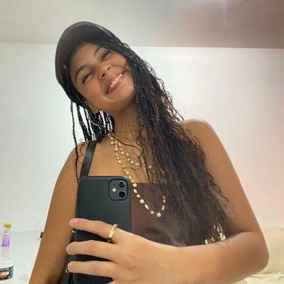 annaserrao_'s profile picture. meia feiticeira meio anjo