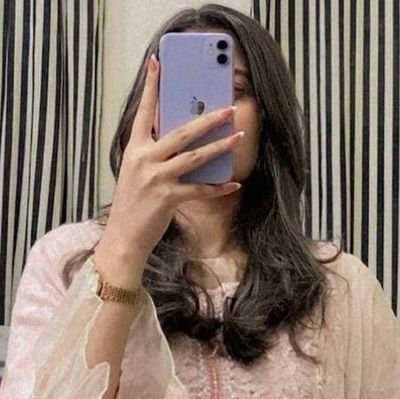 Hadiyakamran71's profile picture. Somewhere between deep and dumb.