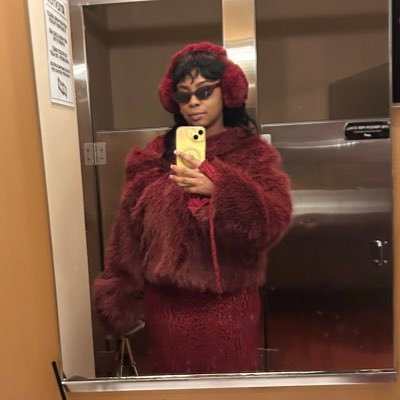 vixendessy's profile picture. i'm here to laugh and to manifest