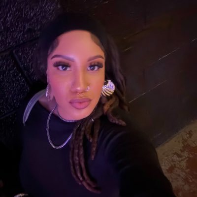 iamdivinefem_'s profile picture. 7 7 7🪬🍀 • goddess energy 🕯️✨ • divine feminine 🧚🏽 • loc’d queen🌱• 🇬🇾 • CHIEFS BITCH.