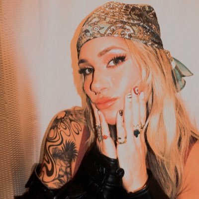 SolsSnatched's profile picture. Below average surfer. Washed up D1 athlete. Everything that's wrong with pro-wrestling. @SolRucaWWE parody account.