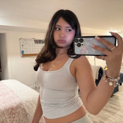 Allformayyy's profile picture. you’re not into findom? but why are you lurking then?