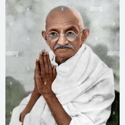 3azzoozz's profile picture. always loving peace