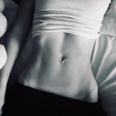 ___riotgrrrl's profile picture. worlds fattest starving girl 🖤 edtwt/18+ @tinyprincessirl