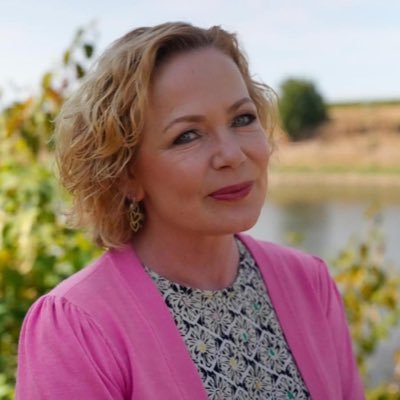 WingelaarN's profile picture. Moeder / Voormalig Lid Tweede Kamer der Staten-Generaal #lovemyfamily #lovelife #lovemyfriends #lovemyjob (tweet op pers. titel)