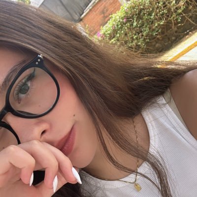 heyyxsilvana's profile picture. moon sun & sea