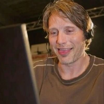 empanadadecerdo's profile picture. 🔞 | 24 | a veces dibujo, a veces escribo y la gran mayoría pelotudeo