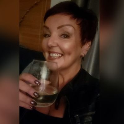 Dawn_Galway's profile picture. Galway Girl...
Likes: The ocean, music, books, family & the craic (not in that order)....
Dislikes: Gobshites