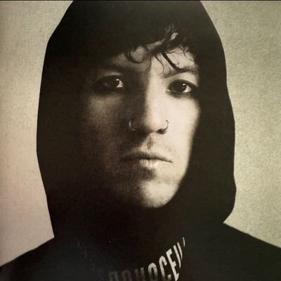 juastwt's profile picture. autista y baterista como josh dun