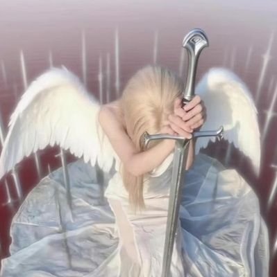 memoirinmay's profile picture. 