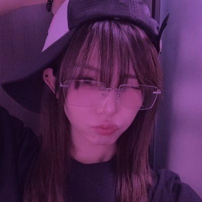 bloodwormeclair's profile picture. radical feminist | 🇵🇸 🇸🇩 | stay/wav