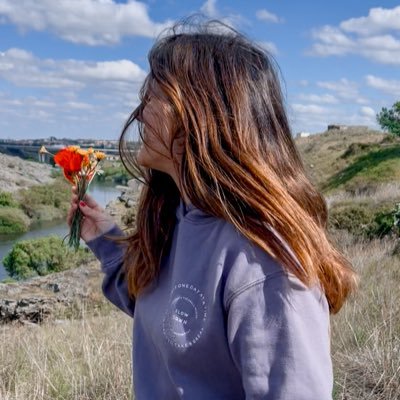 PreppyPaula's profile picture. Lifestyle blogger en https://t.co/YP7FwfxXzy. Maestra 👩🏻‍🏫 y (ex) comunicadora. Adicta a los cupcakes, las flores y todo lo preppy.