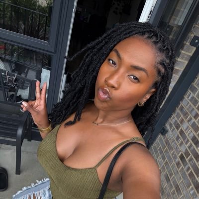 DavinaOriakhi's profile picture. I like peace, please. 📩: hey@davinaoriakhi.com