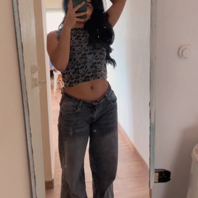 abigail_chz's profile picture. 22 • Una poeta torturada •