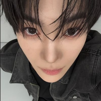 Donggyub's profile picture. I know I got a bad brat attitude and Jiwoo loves me for it.