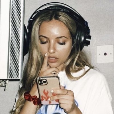 rockanglz's profile picture. 24. black simmer / 🪐✨/ sims and everything i like