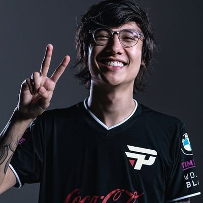 L_Kuroki's profile picture. passo pano po yeTz e pro Arthur lanches independente do motivo #GoPaiN
