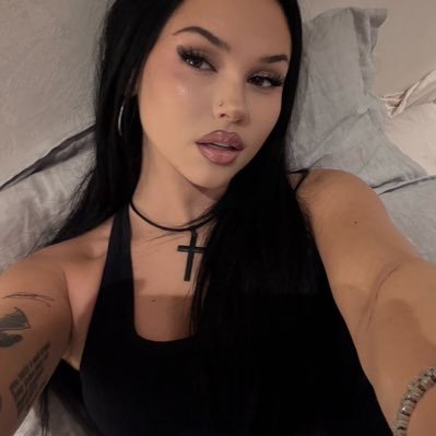 iadiadlindemann's profile picture. mostly taylor, reneé, sabrina, erin & maggie | @rosexdimitri