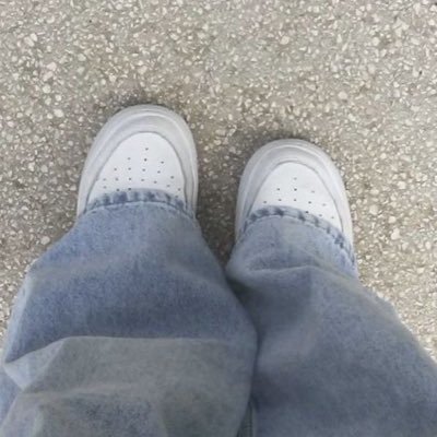 ioennty's profile picture. fallin in love with every single cat i met on the road