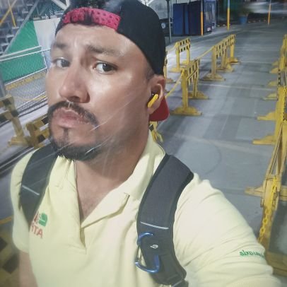 carlosgodela's profile picture. Intento sobrevivir la 2da pubertad de los 30's.
♋ 🐻 🔝