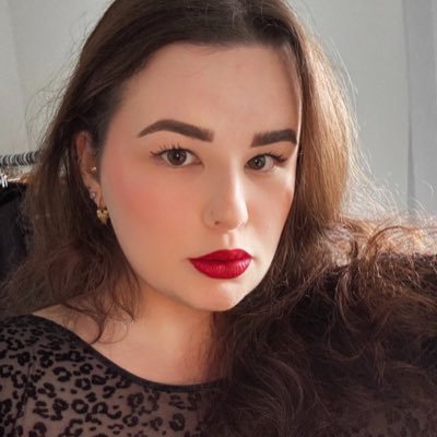 MadameIrma_'s profile picture. Cartomancie et développement personnel🔮🧠 insta : madameirma2.0