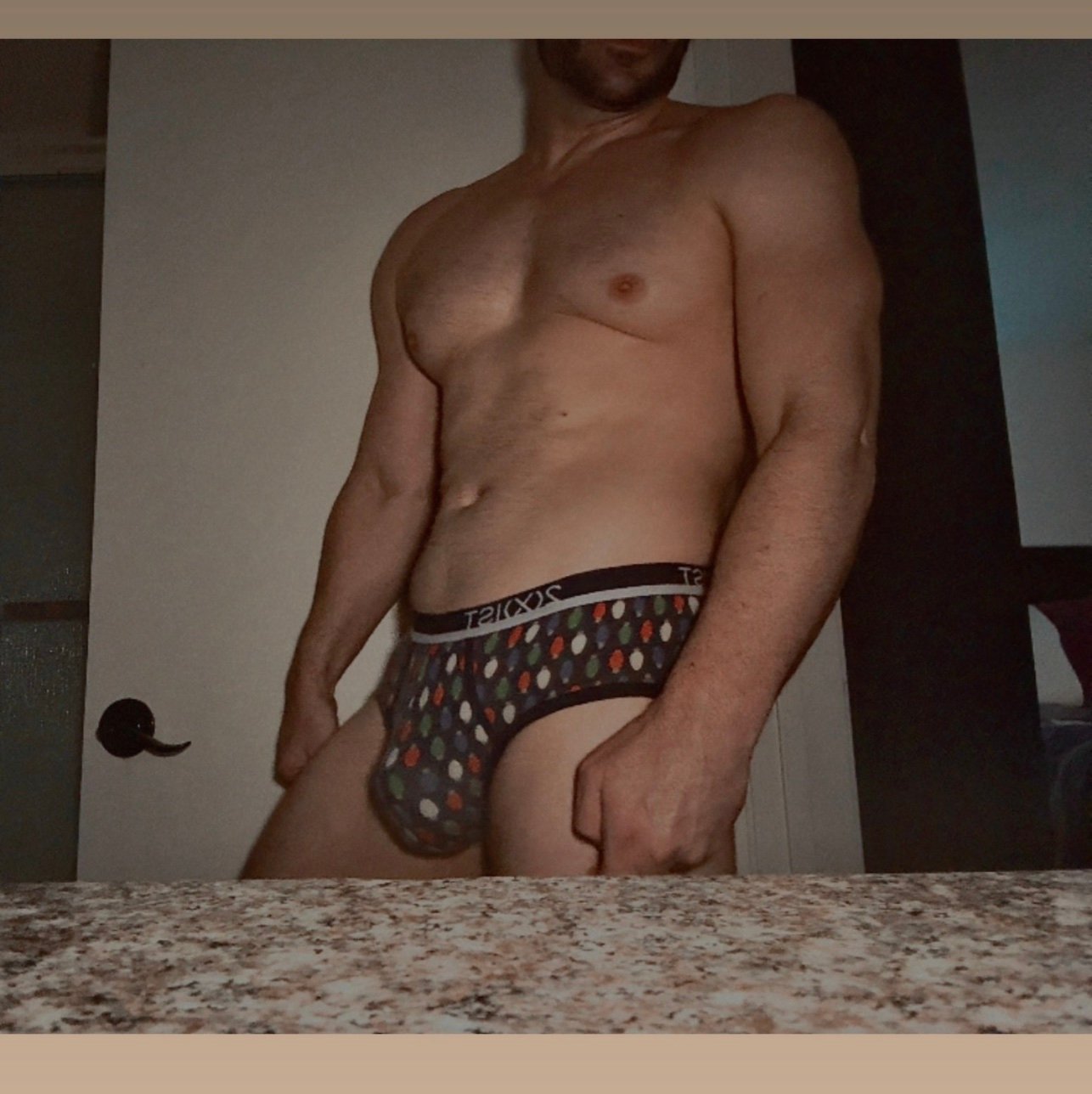 Jojowants85's profile picture. I taste like Syrup. (been told by at least 3 men) 🥞    6’0 212lbs muscle build does that tickle you. ||||😈||||. fingers crossed this doesn’t get suspended.