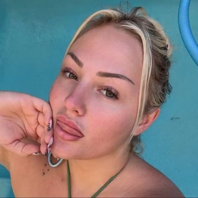 jennybrooksxo23's profile picture. your favorite gamer girl and your typical county girl