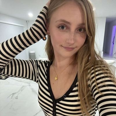 avacherry__'s profile picture. I'm not a fun girl ❌
don't ever try send me your nude❌ 
I'm not here  for fun or games ❌
I don't sell nude if you ask for one I will block you straight up