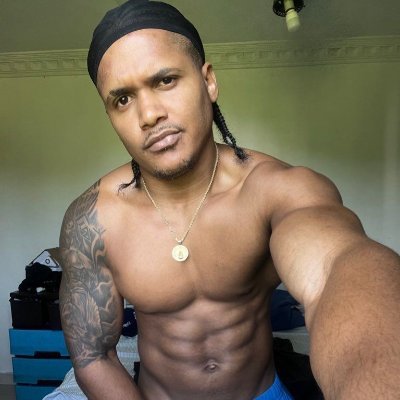 NadinTawfik's profile picture. Your favorite 🍫is here 👇🏿