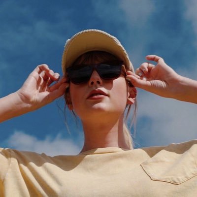 swiftstwink's profile picture. wrdgaf it’s not a major holiday