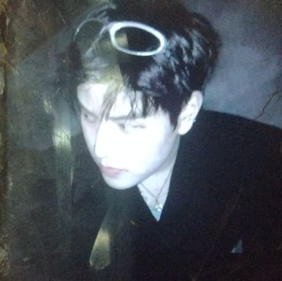 poemsvah's profile picture. — 𝘠𝘰𝘶 𝘭𝘦𝘢𝘷𝘦 𝘮𝘦 𝘴𝘱𝘦𝘦𝘤𝘩𝘭𝘦𝘴𝘴 𝘢𝘯𝘥 𝘐 𝘢𝘮 𝘢 𝘱𝘰𝘦𝘵 ! 🩶