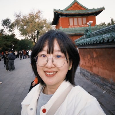 Zin1622816's profile picture. product designer| A nerd studying business with AI.