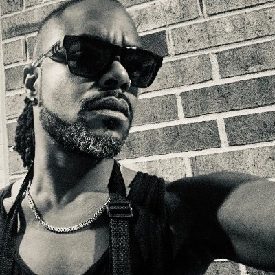 yerownrisk_'s profile picture. 30+ twitter | angsty, empathetic, obsessive, ______