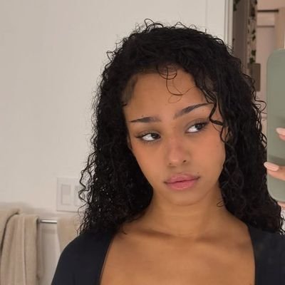 ellya_yaa's profile picture. proofs on : #ellyaproofs ! 🐣🥑🎮💗
#unicornfartprincess #elleturon
you can tag me in giveaways :)