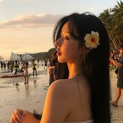 karlaecaos's profile picture. bruxa intuitiva, guio você através dos meus oráculos, são mais de dois mil direcionamentos em três anos na bruxaria 🌸♡