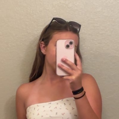 its_k915's profile picture. I will forever stan Taylor swift, 1D, and 5sos