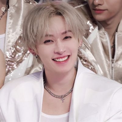 SiryIsBrills's profile picture. 22 | he/they | 🇬🇧🇮🇹 | I love to complain | a lop of Korean men and stuff