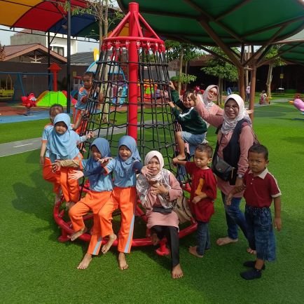 ZurraSari's profile picture. suspend @sarigamming24 @buknara27