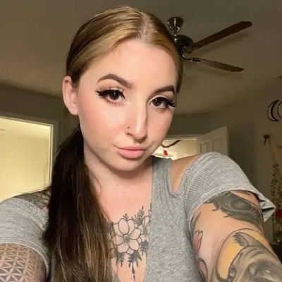 HearieRuss59009's profile picture. Am just a simple girl, pet lover, living a good life with my family and looking for  a solid relationship with a loving man...