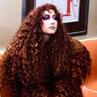 brurningred's profile picture. design gráfico, gatos pretos, a cor vermelha, cantoras pop e um caloteiro ruivo de olhos claros • @santtizdesign