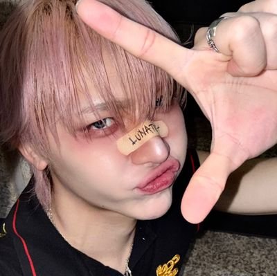 punziebaee's profile picture. ENFP who loves art and writing 👸🏻

🌟 LUMIS ZEROSE Luné JAM ALLYZ KKOTI STAY 🏰 Rapunzel 🦄 Disney 📚 Book-addict 🌹Vintage stuffs 👗 Kawaii dress