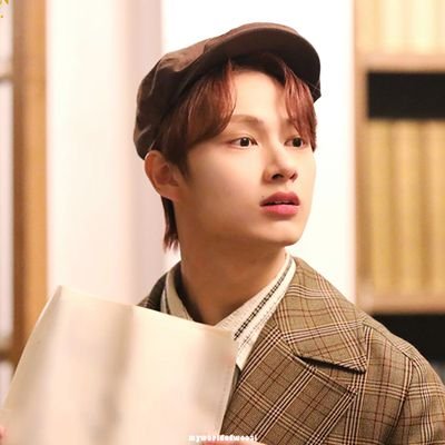 junpaces's profile picture. me, junhui and cats.