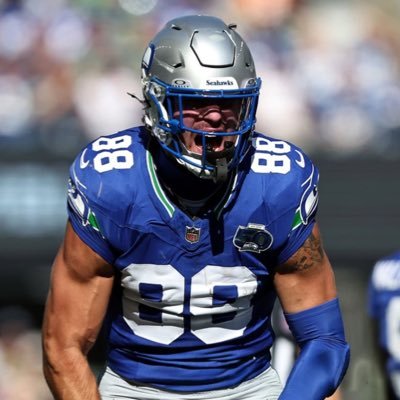 yoooitshurse's profile picture. TFM🍊FTC ✈️ | corona,ca🌴| AJ Barner my GOAT🐐| #Seahawks | #LakeShow | i draw nfl players on ig @picartfb