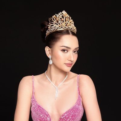 manalomaahtisa's profile picture. Living life one dream at a time 🌙✨ Miss Universe Philippines 2025 🩷🇵🇭