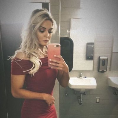 BonitaLilMuneca's profile picture. 𝑩𝒓𝒂𝒛𝒊𝒍𝒊𝒂𝒏 𝑩𝒂𝒅𝒅𝒊𝒆✨• Pro Wrestler • Writer in her 20's • Mama to Luna and Esme🩷 • NSFW Content 18+ - Parody not @taymelo