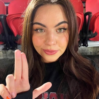 natgeo61's profile picture. 24 year old girl tweeting about the Chicago Bears and Louisville Cardinals