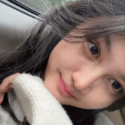 dindakartika212's profile picture. 